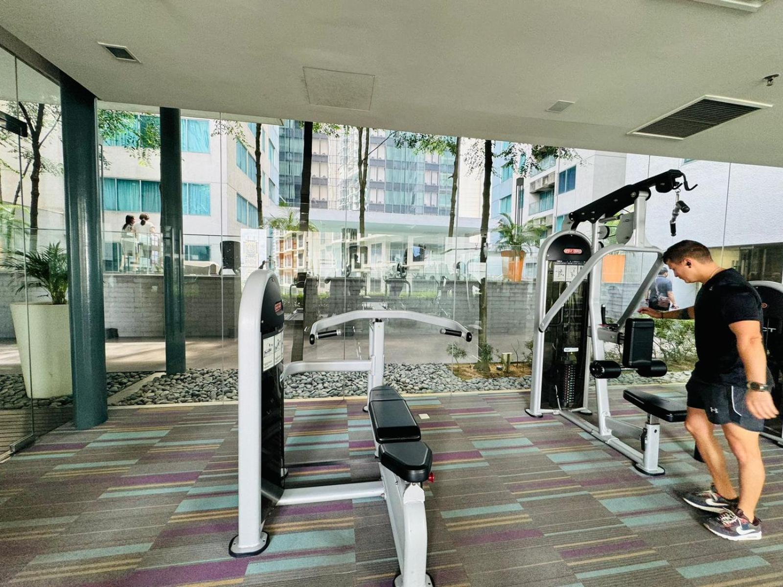 Summer Suites Klcc By Homestay クアラルンプール エクステリア 写真