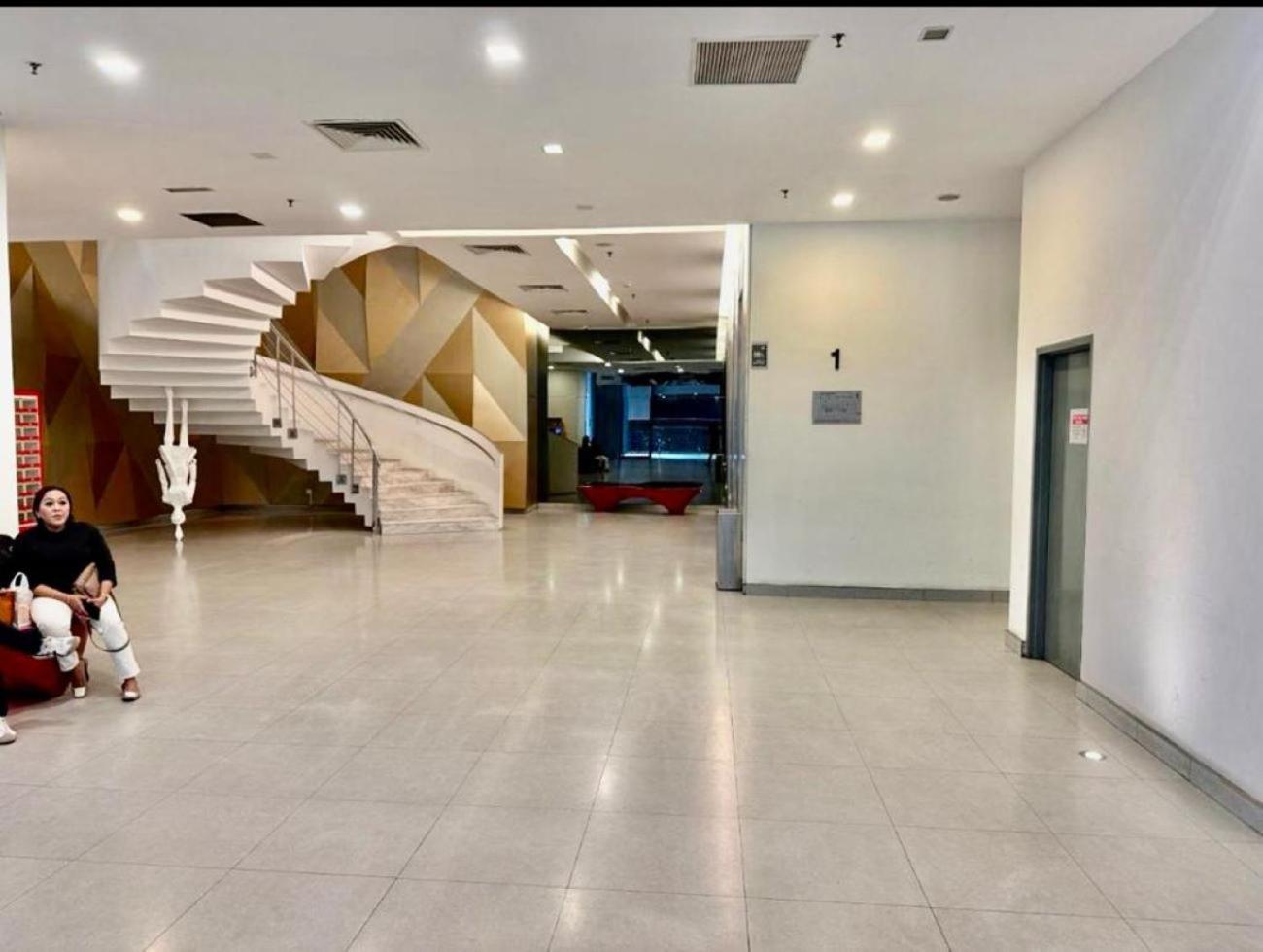 Summer Suites Klcc By Homestay クアラルンプール エクステリア 写真